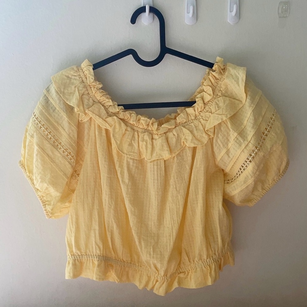 H&M Light Yellow Ruffled Crop Top